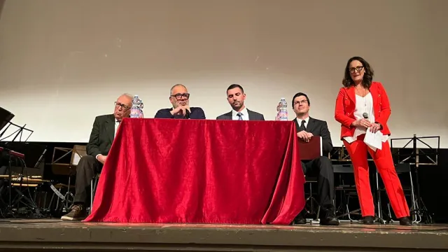 Descrizione immagine non disponibile