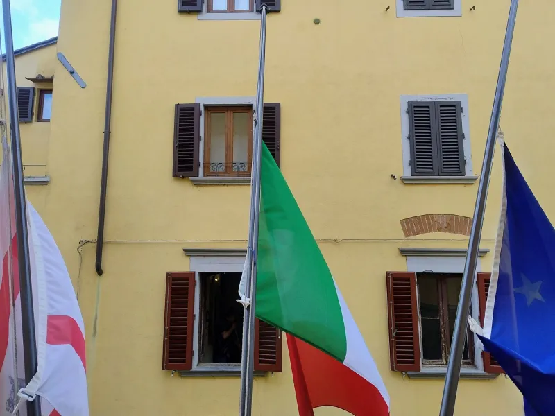 bandiere mezz'asta